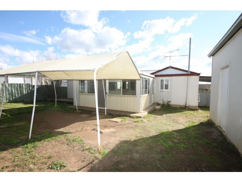 11 Nancy Street, Tamworth NSW 2340