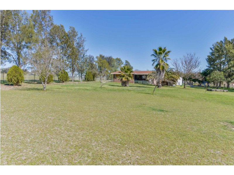 16 Ralfe Road, Tamworth NSW 2340