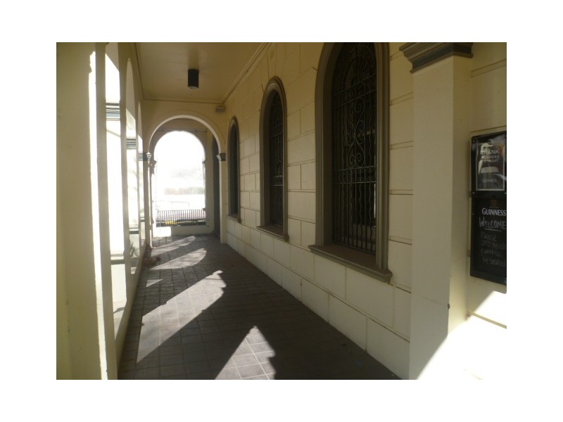 1,5 and 6, 429 Peel Street, Tamworth NSW 2340