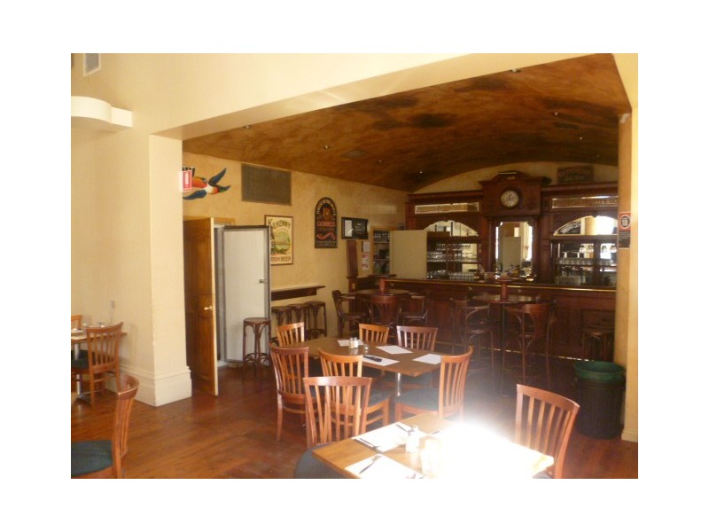 1,5 and 6, 429 Peel Street, Tamworth NSW 2340