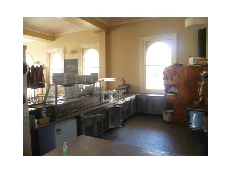 1,5 and 6, 429 Peel Street, Tamworth NSW 2340