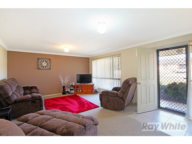 4 Warburton Drive, Westdale NSW 2340