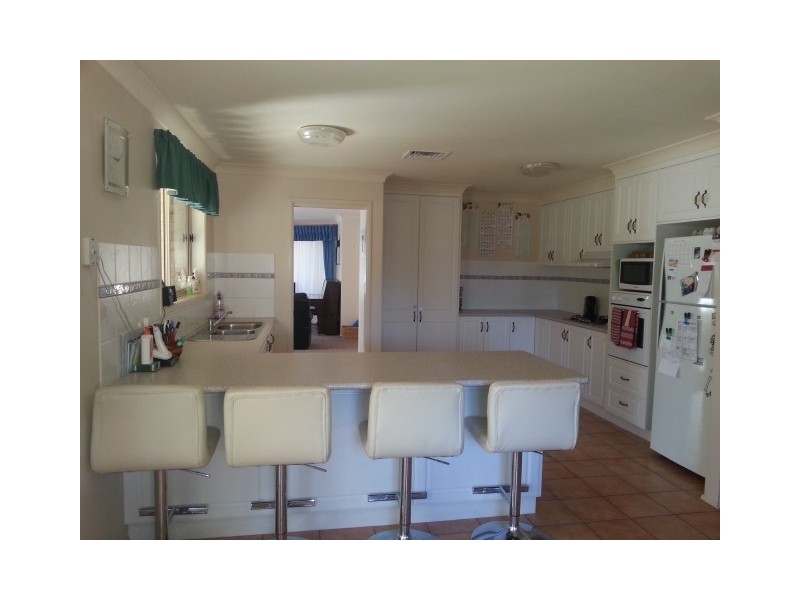 5 Finch Place, Tamworth NSW 2340