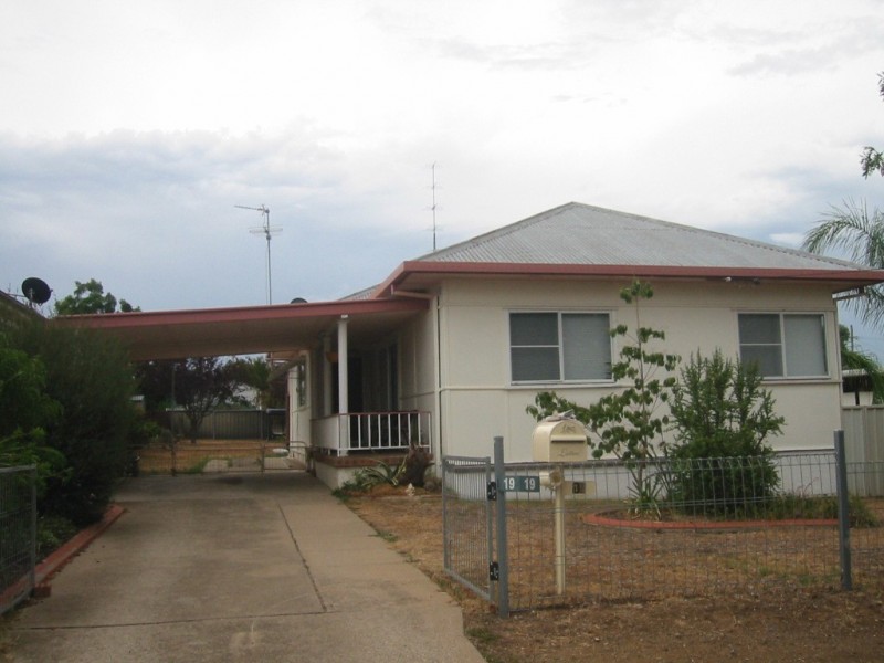 19 Park Street, Tamworth NSW 2340