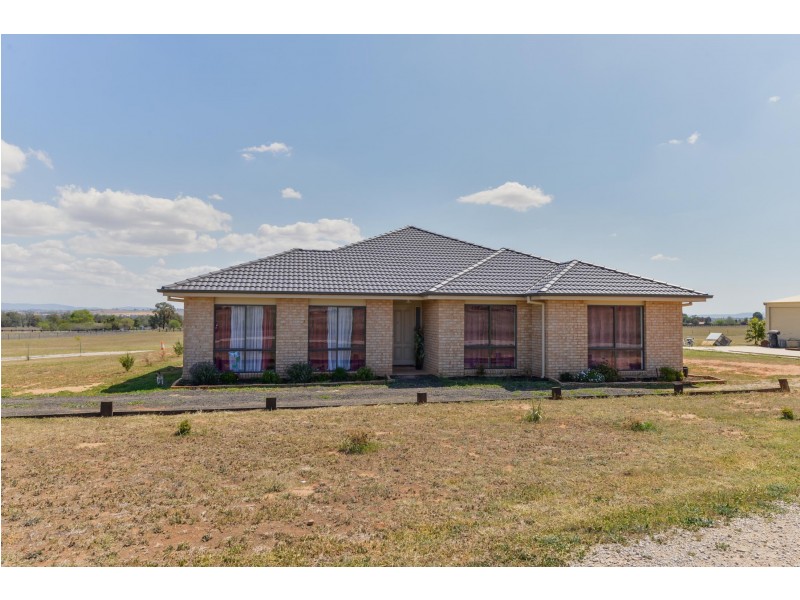 16 Manina Way, Tamworth NSW 2340