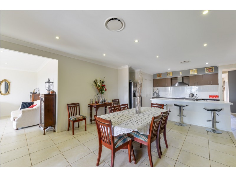 16 Manina Way, Tamworth NSW 2340