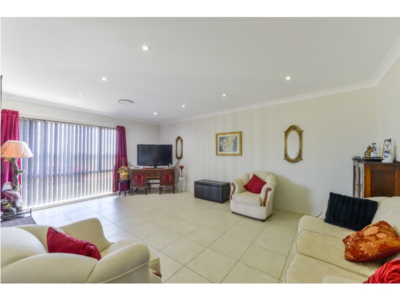 16 Manina Way, Tamworth NSW 2340