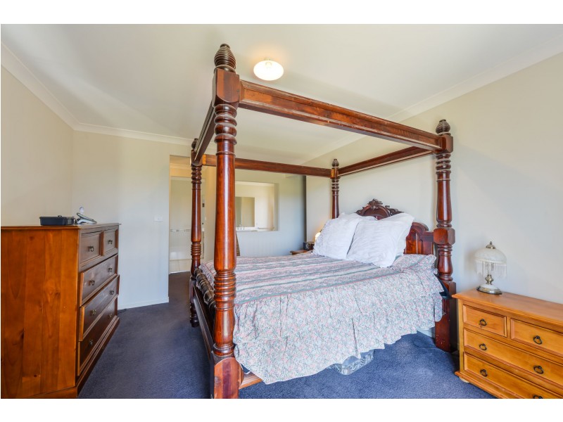 16 Manina Way, Tamworth NSW 2340