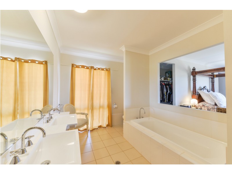 16 Manina Way, Tamworth NSW 2340