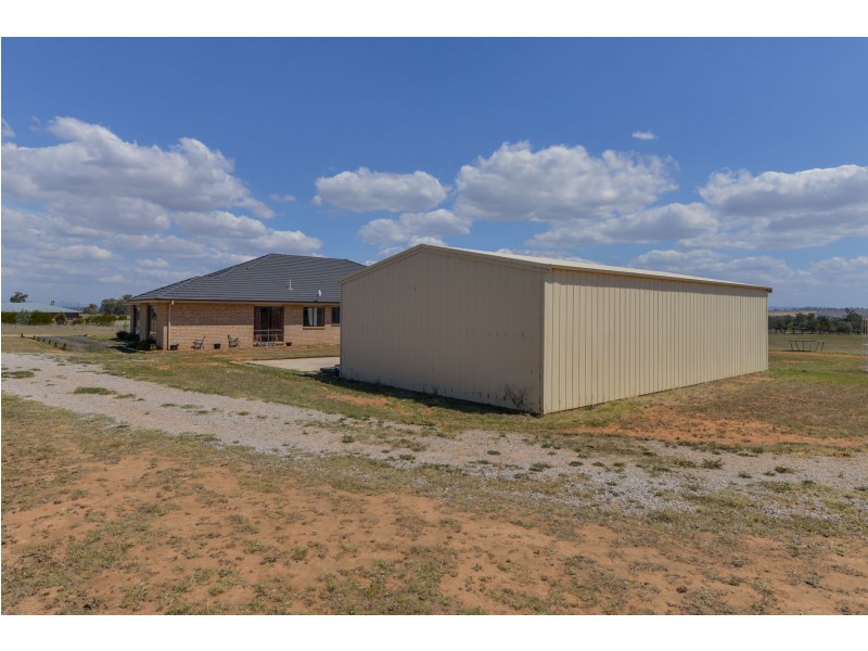 16 Manina Way, Tamworth NSW 2340