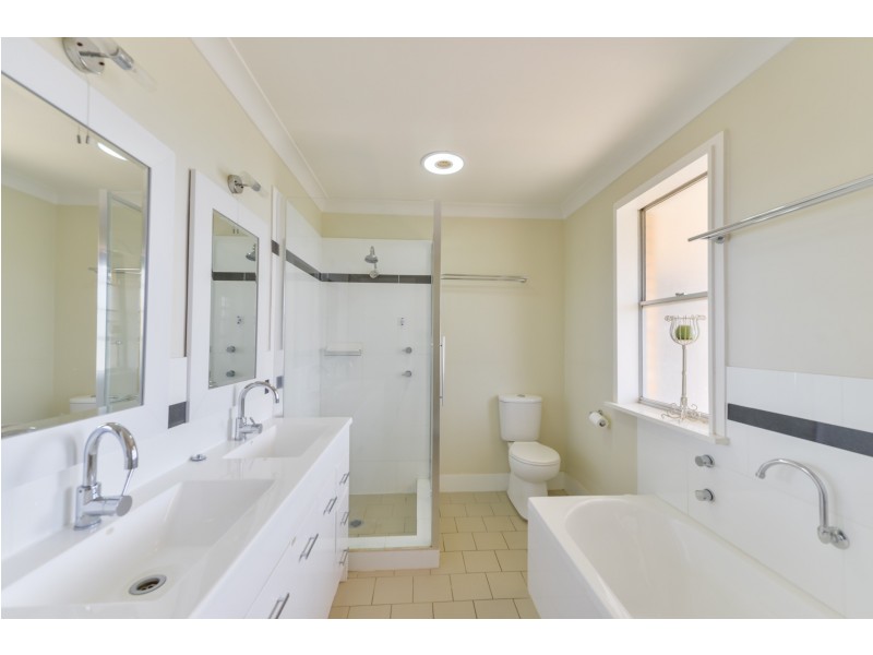 130 Upper Street, Tamworth NSW 2340
