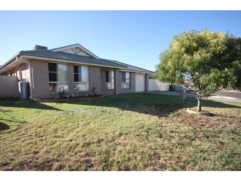 4 Burdekin Place, Tamworth NSW 2340