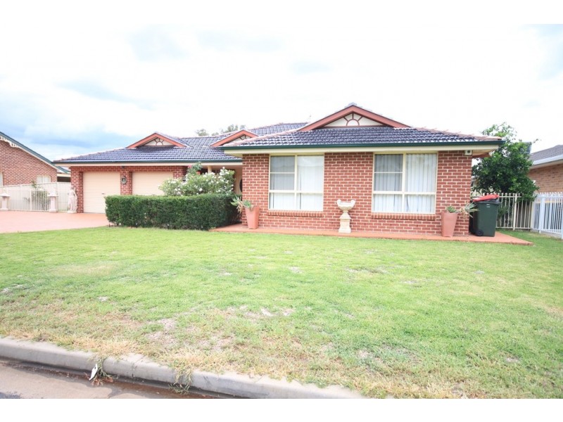 65 Greg Norman Drive, Tamworth NSW 2340