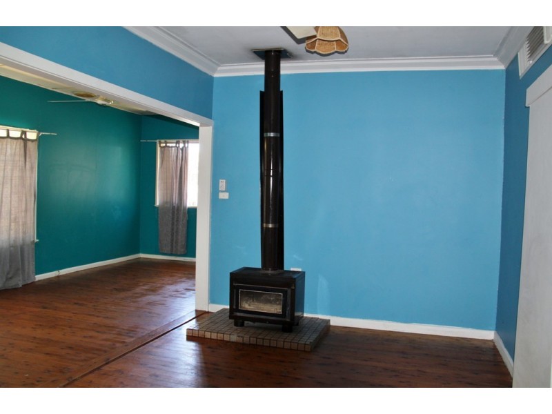 16 Bent Street, Tamworth NSW 2340