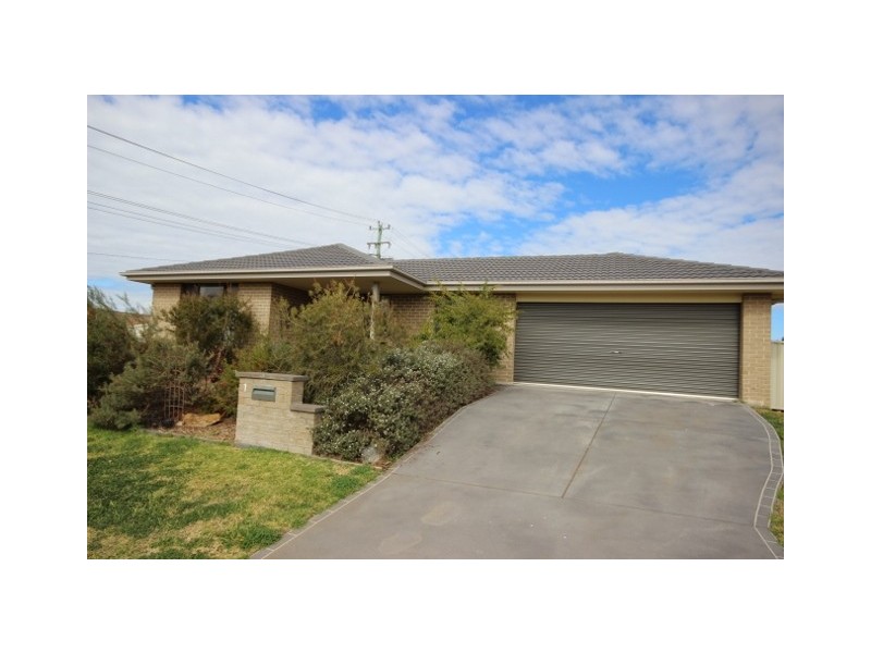 1 Stanley Close, Tamworth NSW 2340