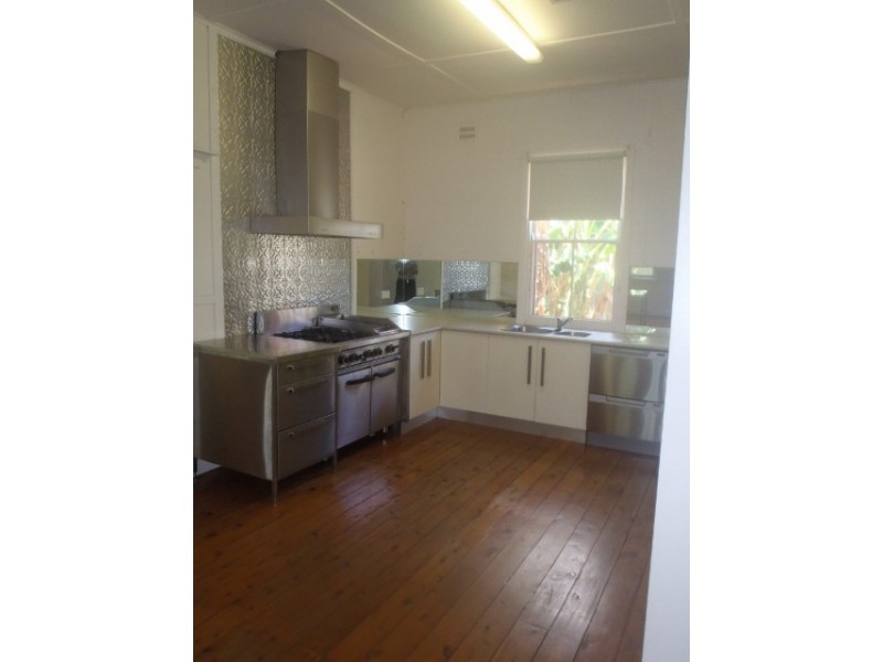 24 White Street, Tamworth NSW 2340