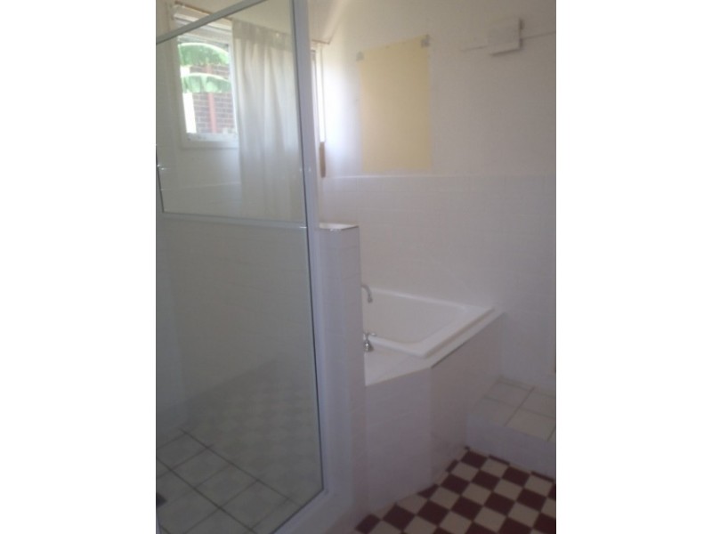 24 White Street, Tamworth NSW 2340