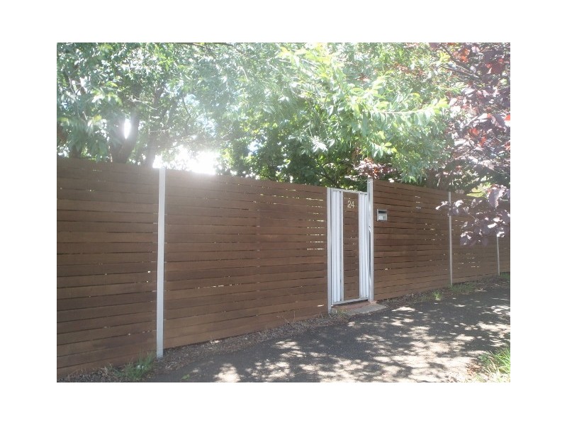 24 White Street, Tamworth NSW 2340