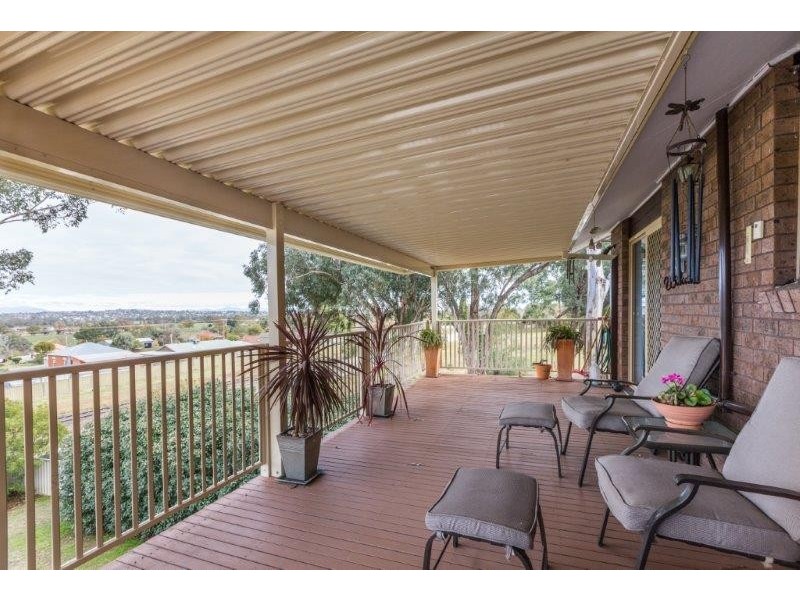 43 Valley Drive, Tamworth NSW 2340