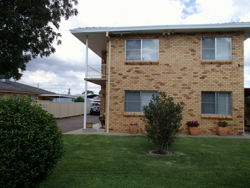 2/16 Burilla Street, Tamworth NSW 2340