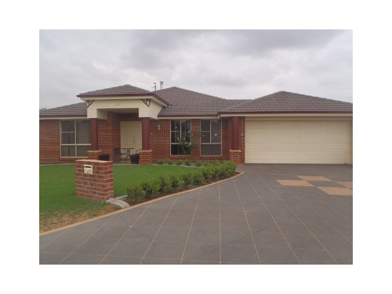 13 Gregory Close, Tamworth NSW 2340