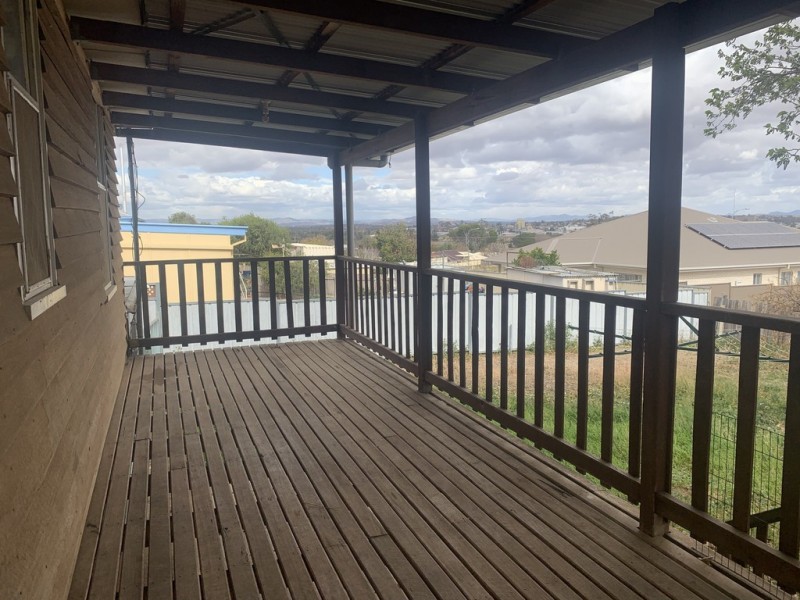 13 Peel Street, Tamworth NSW 2340