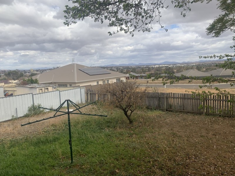 13 Peel Street, Tamworth NSW 2340