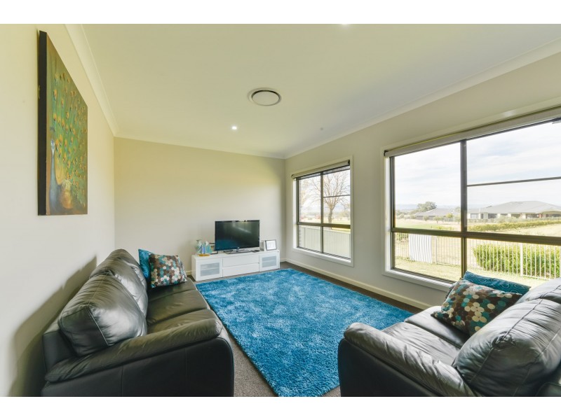 15 Sanctuary Place, Tamworth NSW 2340