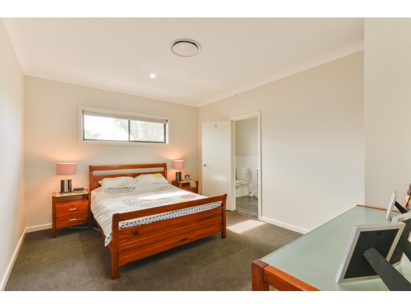 15 Sanctuary Place, Tamworth NSW 2340