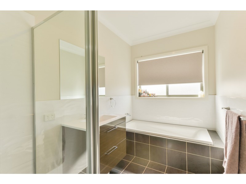 15 Sanctuary Place, Tamworth NSW 2340