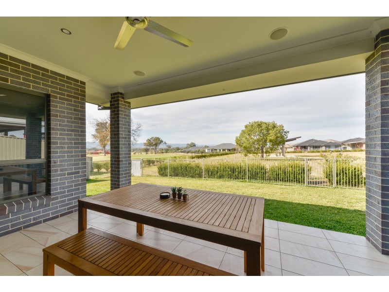 15 Sanctuary Place, Tamworth NSW 2340