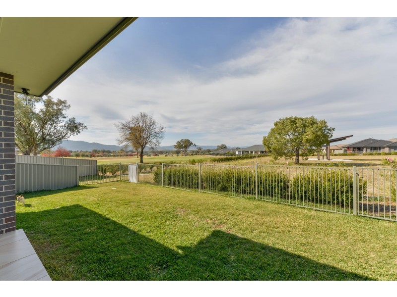 15 Sanctuary Place, Tamworth NSW 2340