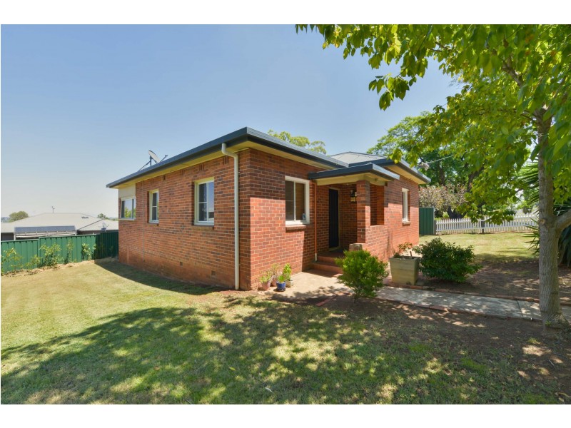 155 Upper Street, Tamworth NSW 2340