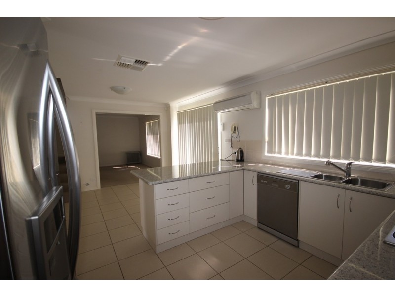 54 The Heights, Tamworth NSW 2340