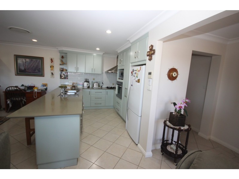 1 Warrabah Close, Tamworth NSW 2340