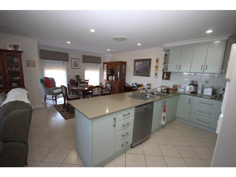 1 Warrabah Close, Tamworth NSW 2340