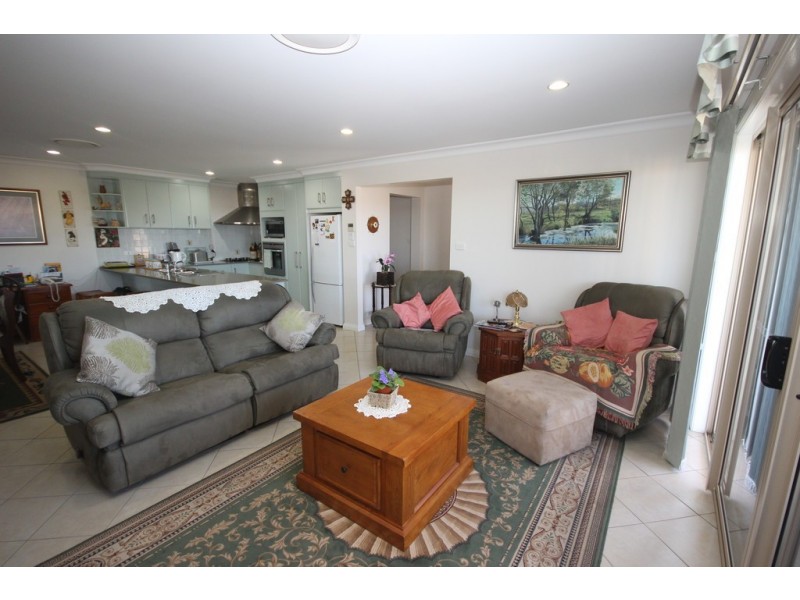 1 Warrabah Close, Tamworth NSW 2340