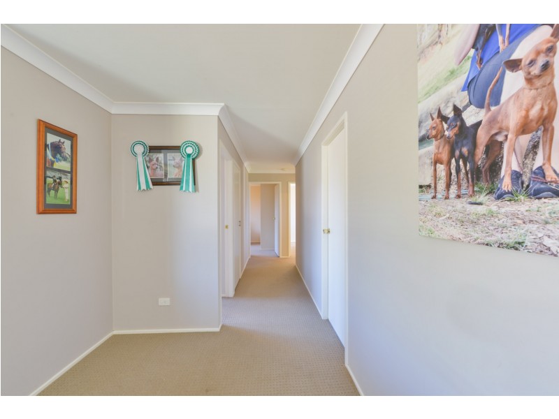 10 Grant Street, Kootingal NSW 2352