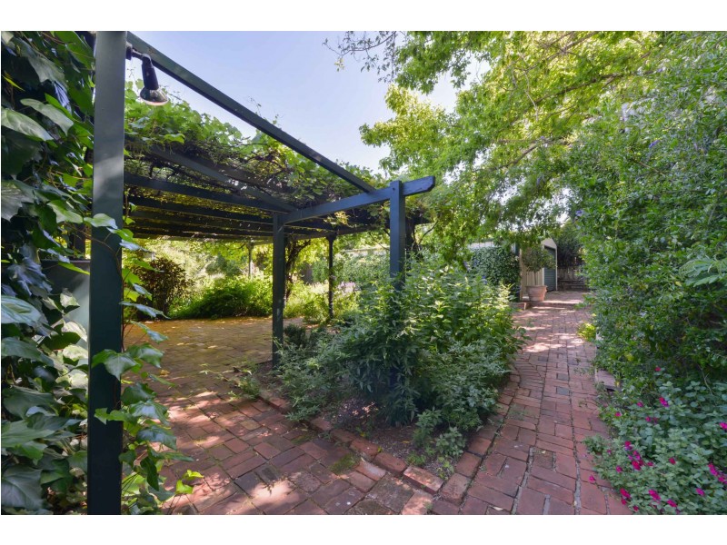 120 Carthage Street, Tamworth NSW 2340