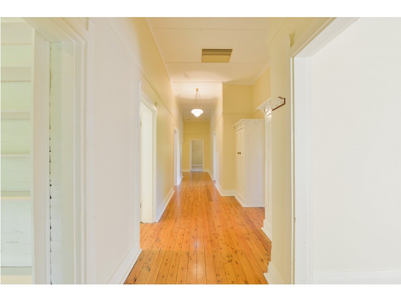 120 Carthage Street, Tamworth NSW 2340