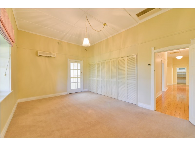 120 Carthage Street, Tamworth NSW 2340