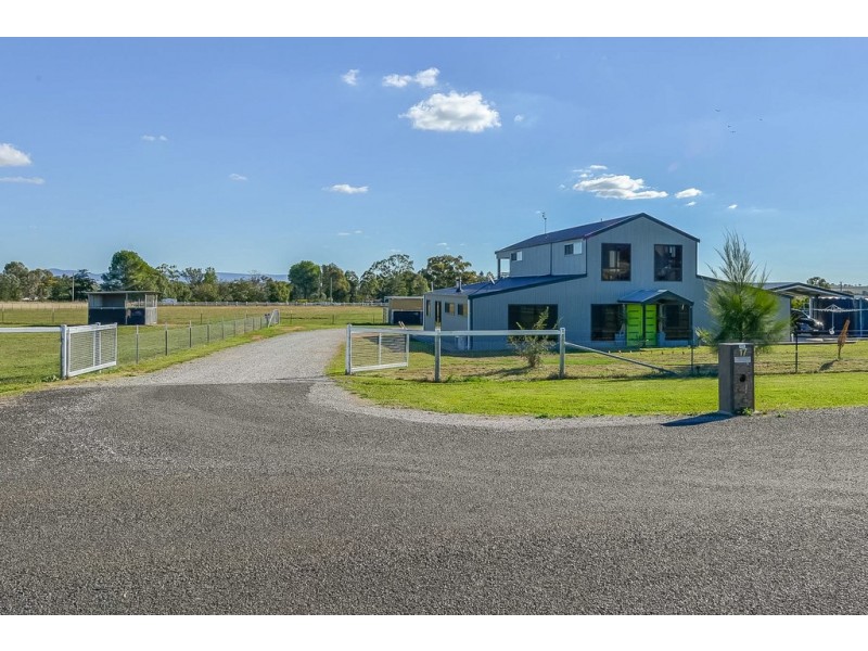 17 Manina Way, Tamworth NSW 2340