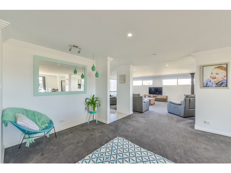 17 Manina Way, Tamworth NSW 2340