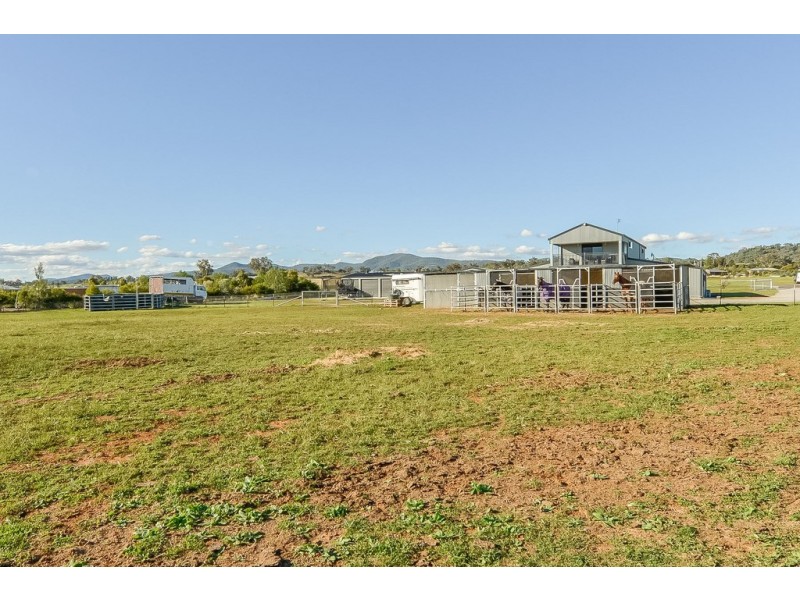 17 Manina Way, Tamworth NSW 2340