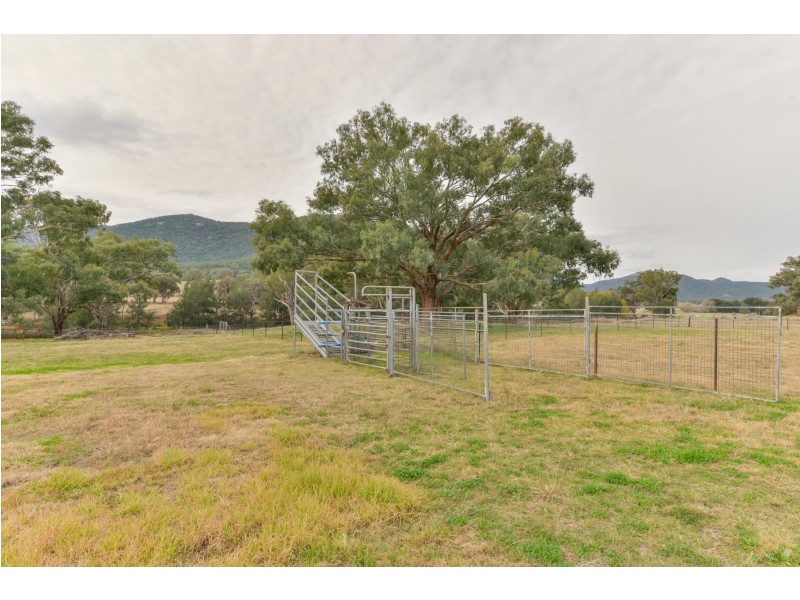 140 Elizabeth Drive, Tamworth NSW 2340