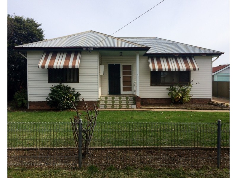 4 Petra Avenue, Tamworth NSW 2340