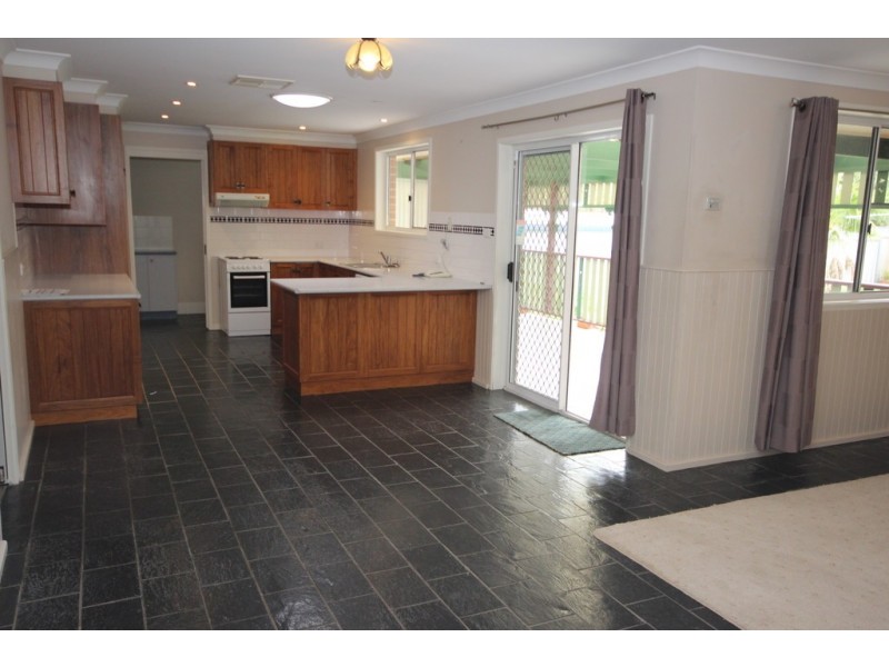 13 Willow Park Drive, Kootingal NSW 2352