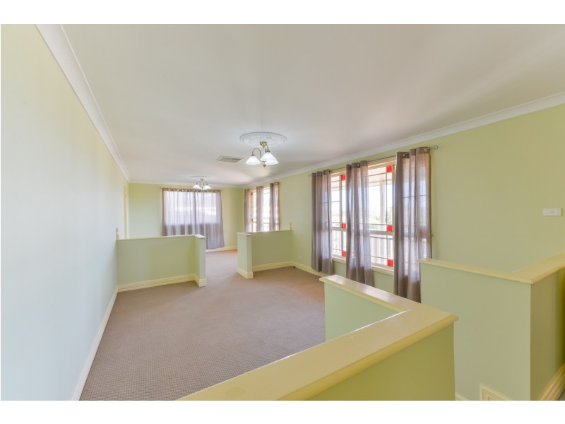 8 Brolga Way, Tamworth NSW 2340