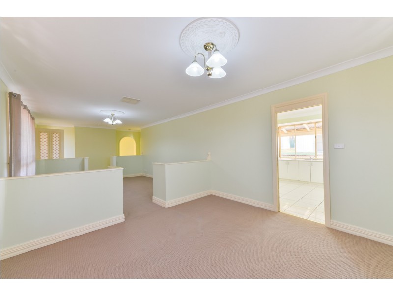 8 Brolga Way, Tamworth NSW 2340