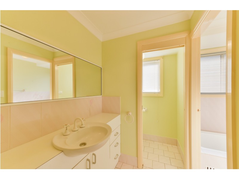 8 Brolga Way, Tamworth NSW 2340